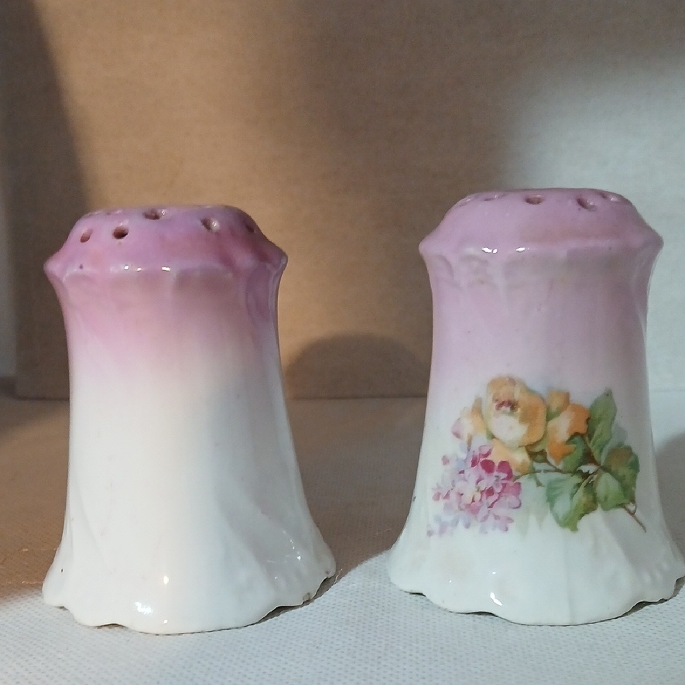Vintage Floral Pink and White Salt and Pepper Shakers - Picture 2 of 7
